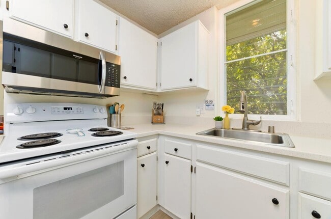 Building Photo - 78-7030 Alii Dr 405 - Keauhou Akahi 405