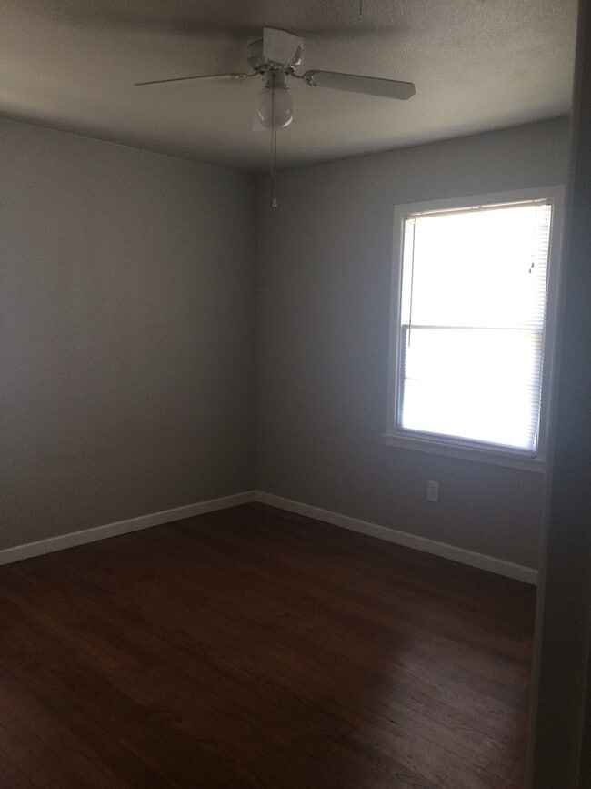 Building Photo - 3/2/1