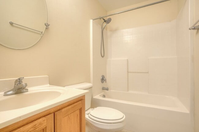Building Photo - Charming 3-Bedroom Home with Coastal Count...