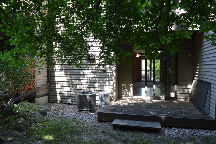 Building Photo - 133 Ponwood Cir