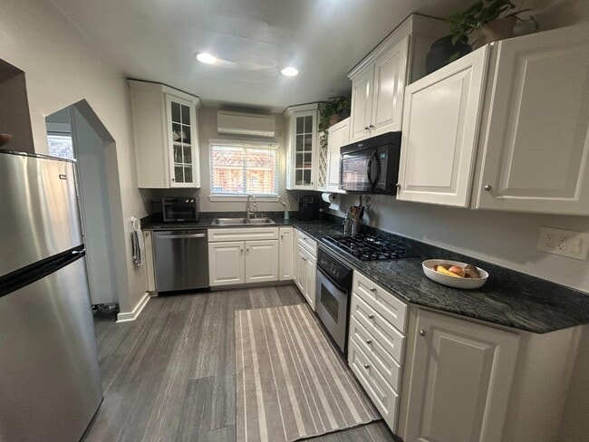 Building Photo - 819 Myrtle St