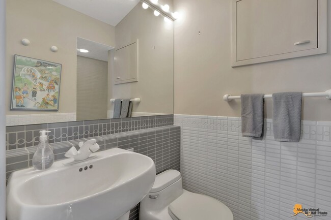 Building Photo - 1835 W 15th Ave