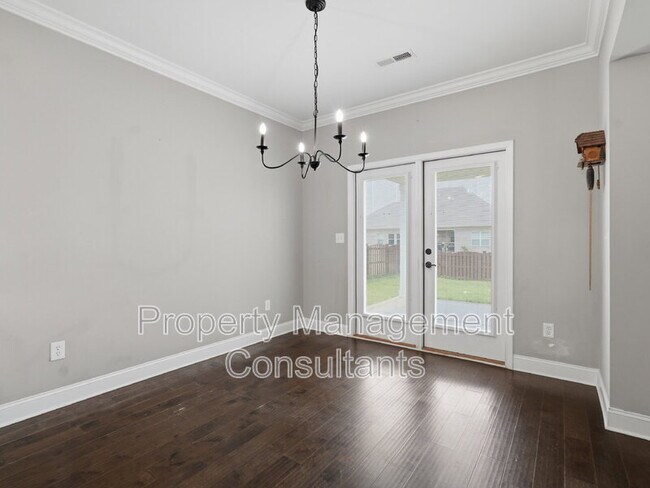 Building Photo - 14735 Commonwealth Dr