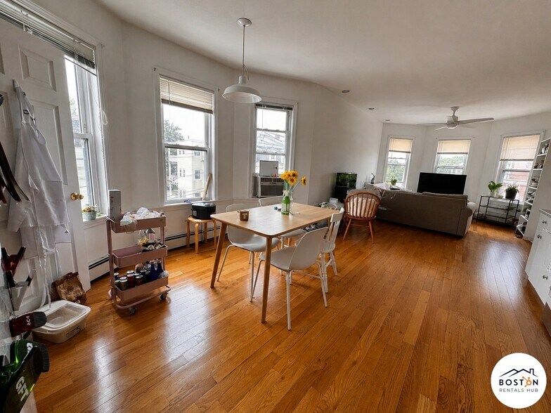 Building Photo - 58 Mansfield St