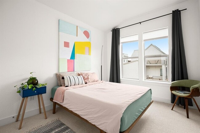 Building Photo - 6013 Florencia Ln