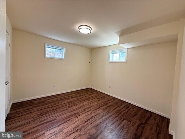 Building Photo - 701 N Vermont St