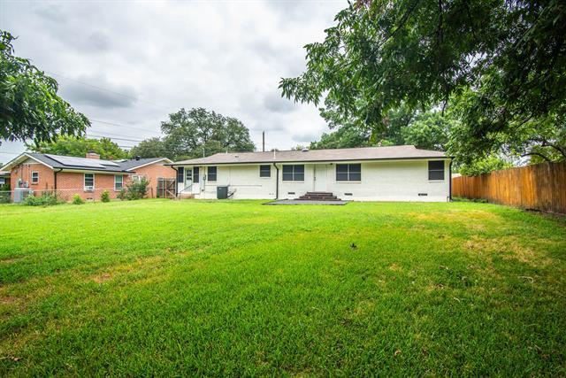 Building Photo - 302 Circle Dr