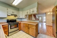 Building Photo - Beautiful 2 bed 2 bath townhome with carport in desirable Hearthwood Neighborhood With Pool!!