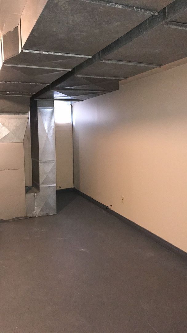 Building Photo - 2 Bedroom 2 Bath House with detached Garage