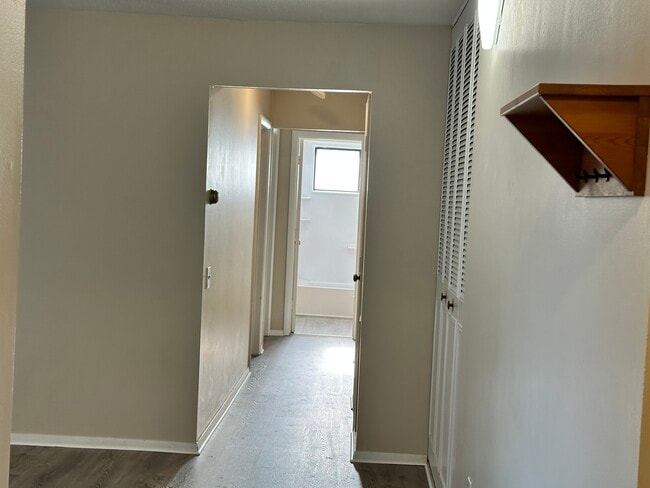 Building Photo - 2 Shrewsbury Green Dr