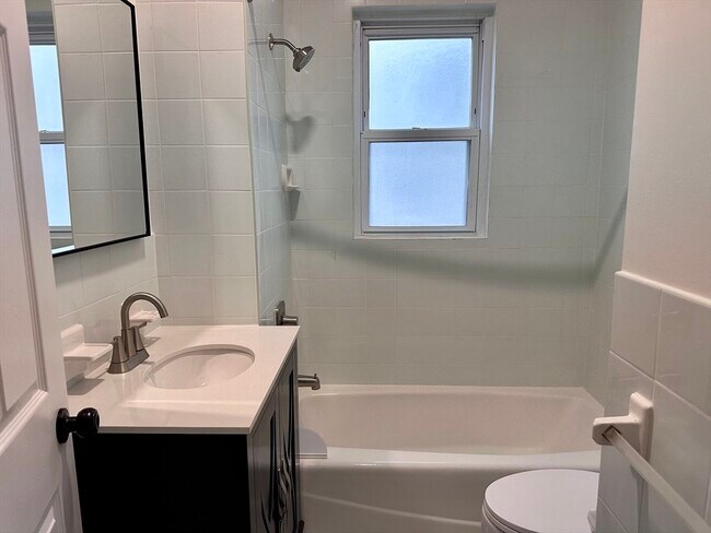 Building Photo - 23 Tower St