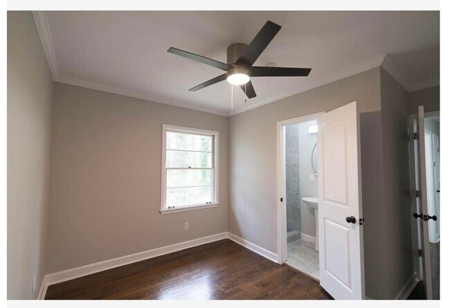 Building Photo - 2219 Rosewood Rd