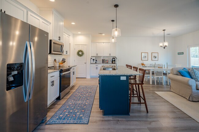 Building Photo - 63 Buckingham Dr