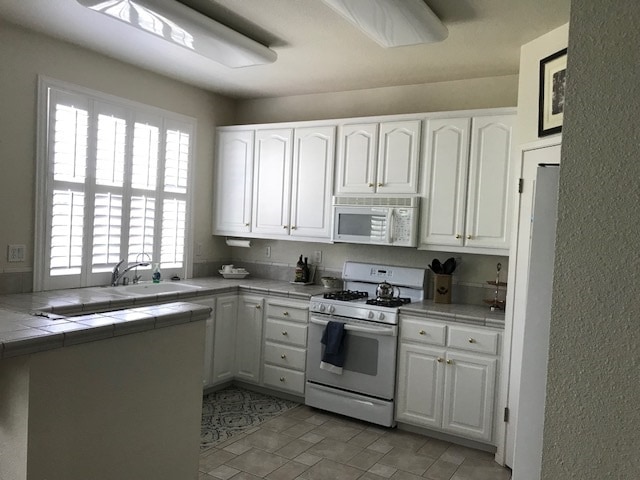 Building Photo - 344 Gladstone Dr