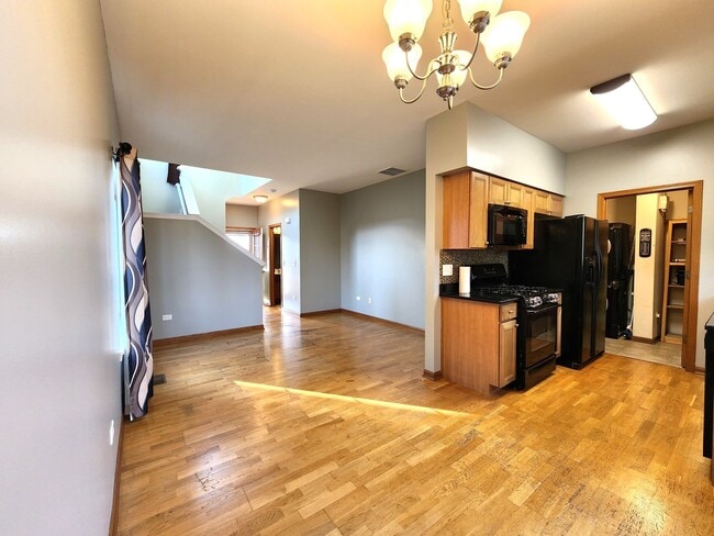 Building Photo - 2552 Cesario Dr