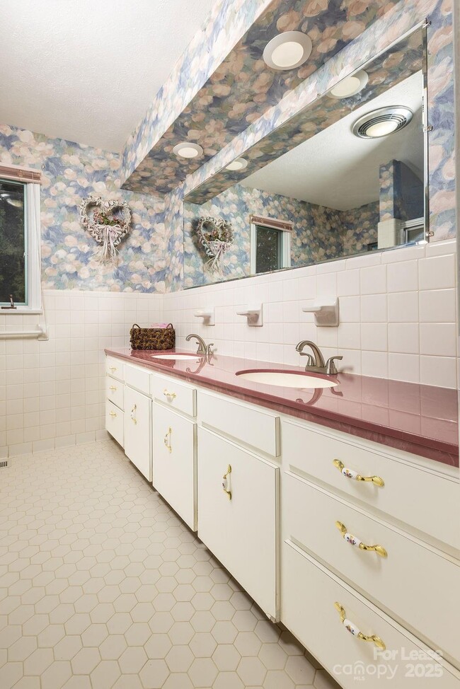 Building Photo - 102 Arbor Ln