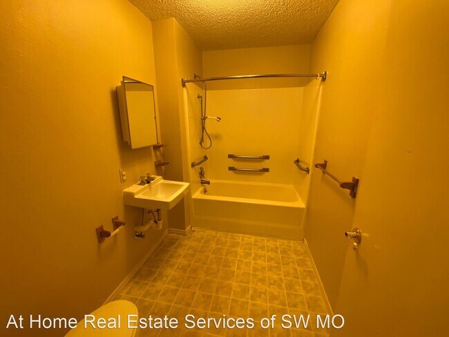 Building Photo - 1636 N Benton Ave