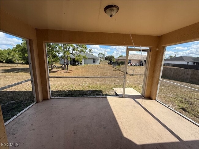 Building Photo - 629 Dauphine Ave S