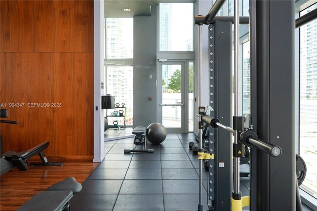 Building Photo - 1300 Brickell Bay Dr