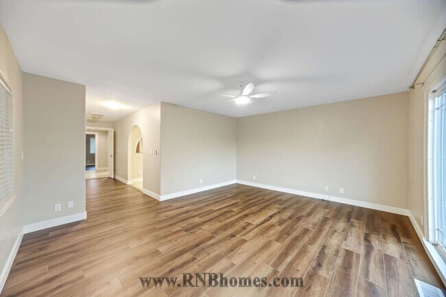 Building Photo - 4305 Whispering Oak Cir