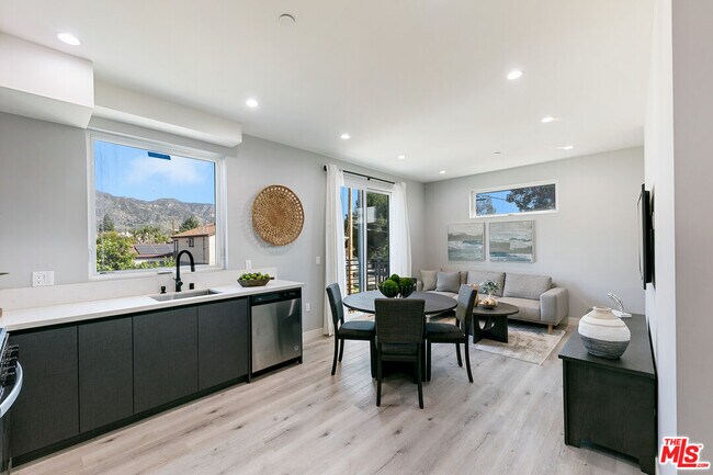 Building Photo - 15106 Roxford St