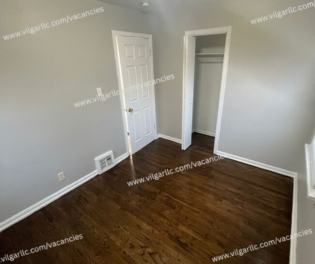 Building Photo - 3 Large Bedrooms (Oversized Master) • 1 Bathroom • Single-Family Home