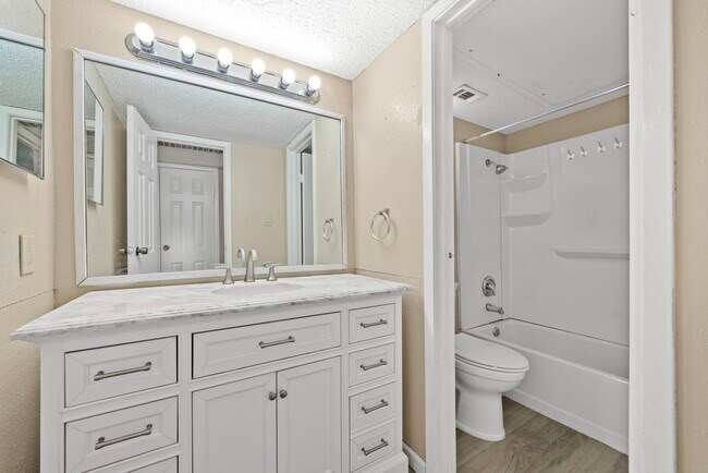 Building Photo - 6701 Sands Point Dr