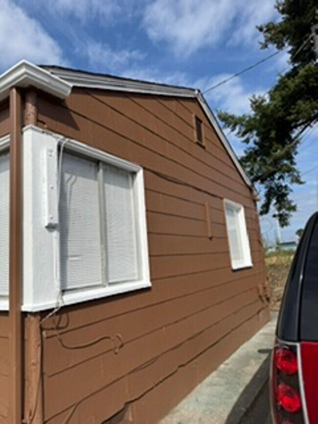 Building Photo - 8420 S Tacoma Way