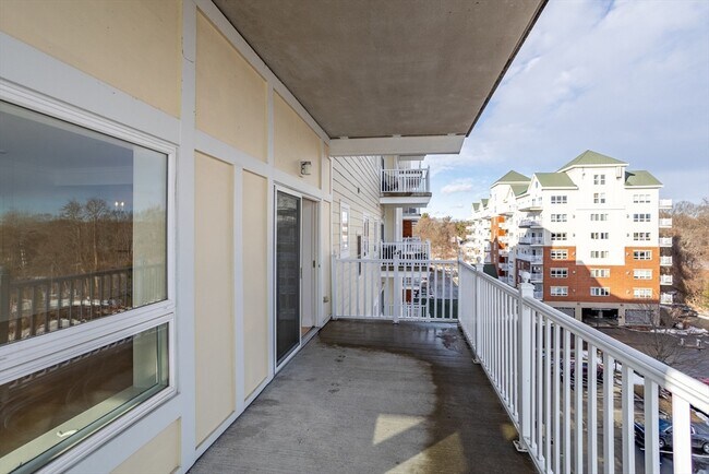 Building Photo - 527 Pawtucket Blvd
