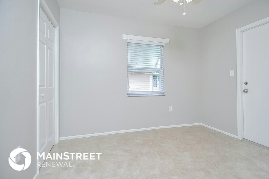 Building Photo - 2026 Sandrala Dr