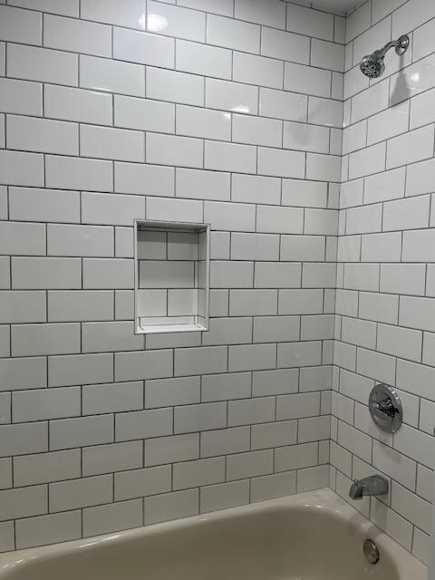 Bathroom - 4053 N Plainfield Ave