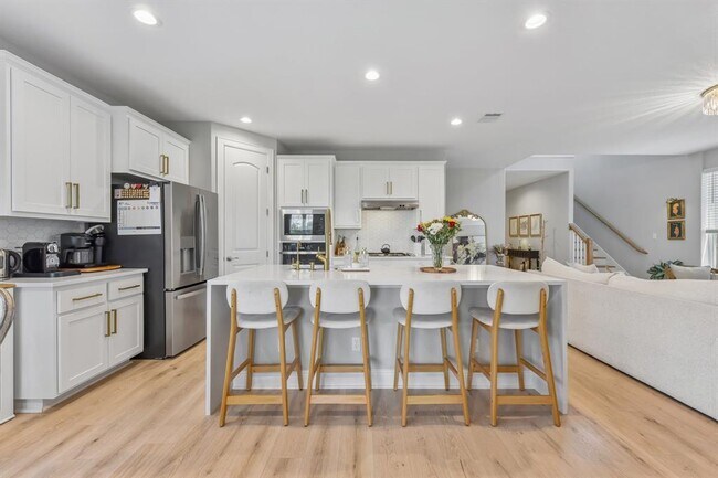 Building Photo - 117 Stone Cyn Dr