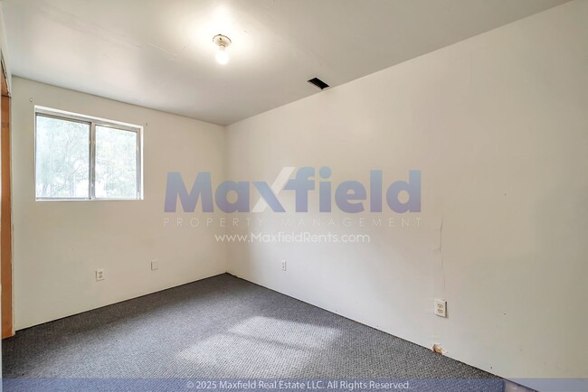 Building Photo - Sandy - 3BD - 1 BTH 1 Carport - Salt Lake ...