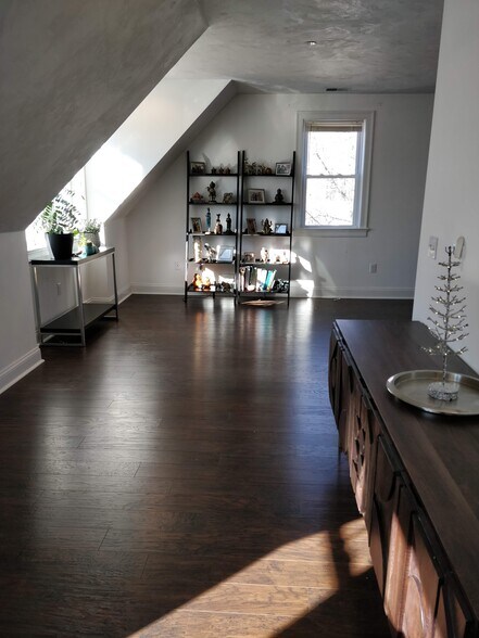 Building Photo - 74 Elm St