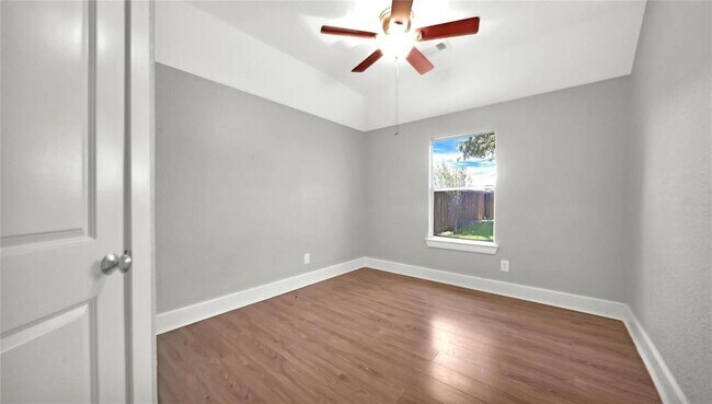 Building Photo - 3412 Glastonbury Dr