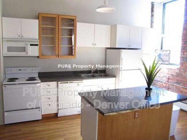 Building Photo - 2261 Blake St