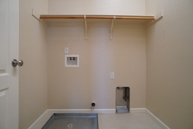 Building Photo - 169 Talmont Cir