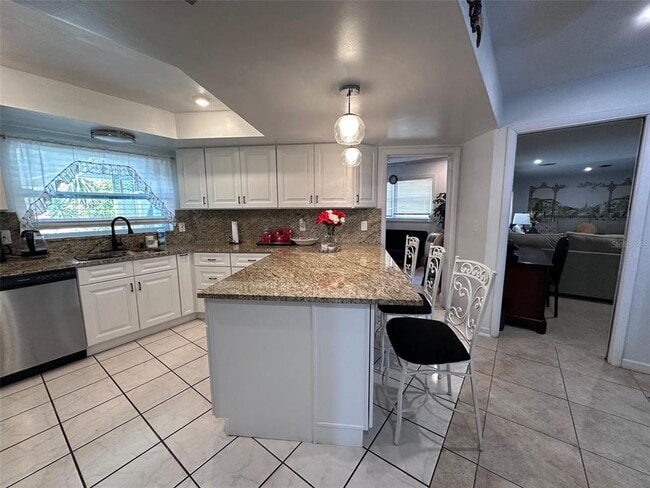 Building Photo - 2401 26th Ave S