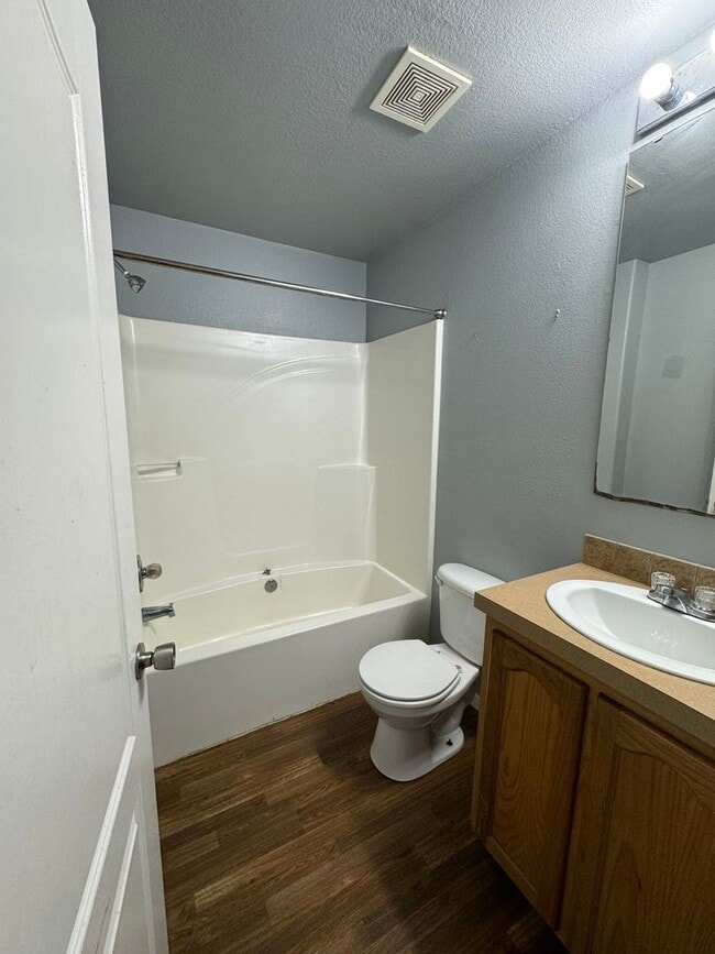 Building Photo - 777 Hilltop Dr