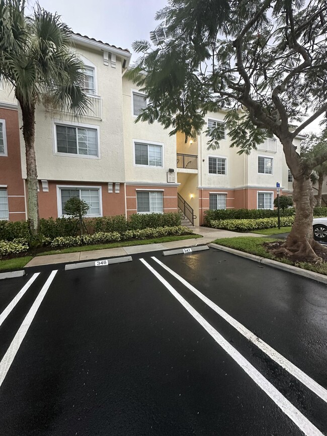 Building Photo - 9833 Baywinds Blvd