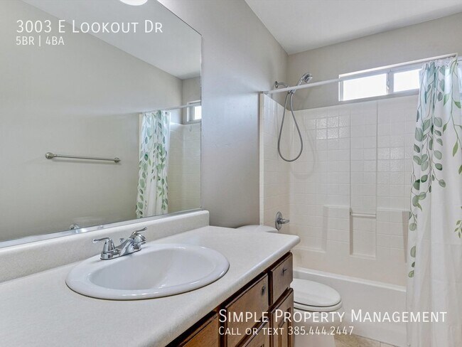 Building Photo - 3003 E Lookout Dr