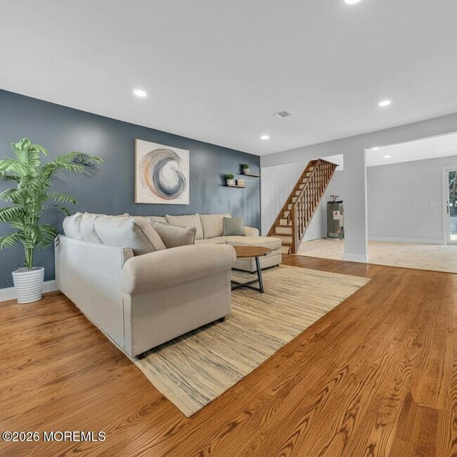 Building Photo - 1143 Roe Ave