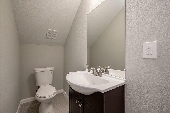 Building Photo - 4741 Bricker St