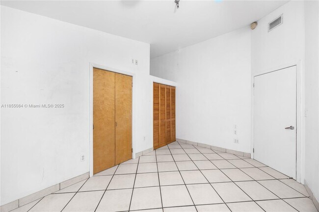 Building Photo - 7041 SW 63rd Ct