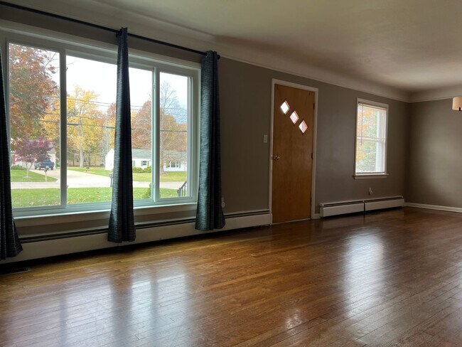 Building Photo - 743 Lander Rd