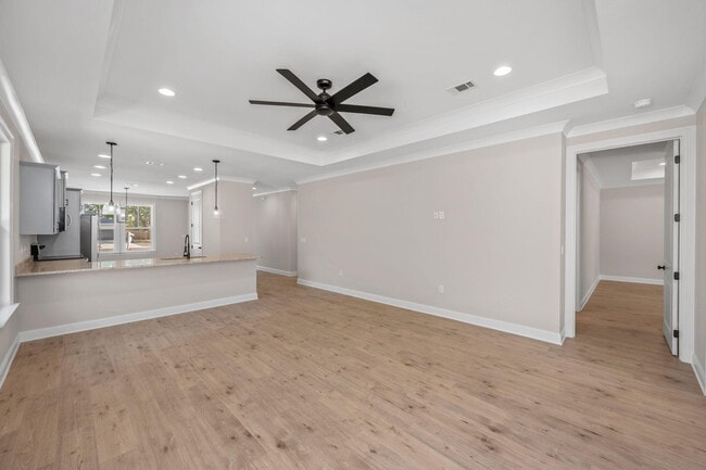 Building Photo - 1460 Pine St