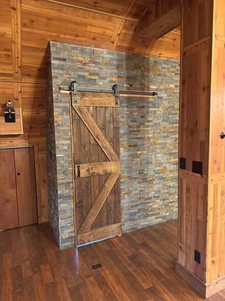 Building Photo - 324 Messenger Rd