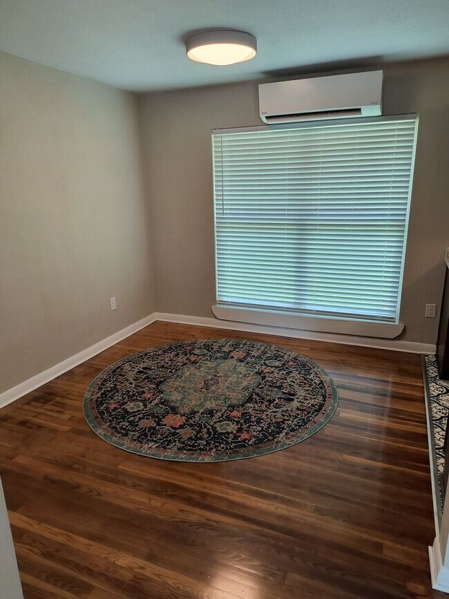 Building Photo - GORGEOUS REMODELED 3 BEDROOM 2 BATH