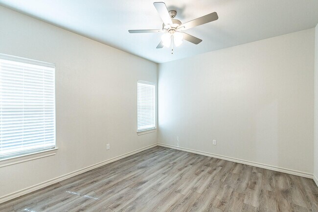 Building Photo - 5504 Kemper St