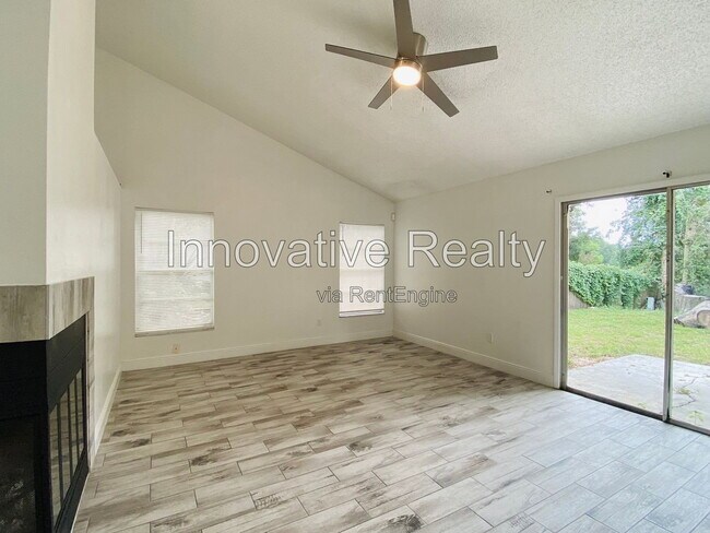 Building Photo - 6400 Lake Horseshoe Dr